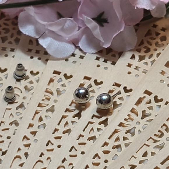 Ladies Earrings For Sale - Picture 4 of 8